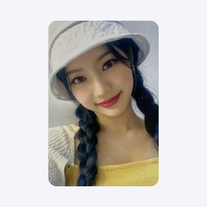 STAYC (스테이씨) - [STEREOTYPE] : (OFFICIAL PHOTOCARD / VER 3)