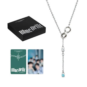 [PRE-ORDER] ATEEZ (에이티즈) 8TH ANNIVERSARY EXHIBITION BLUE DRIFT MD - [NECKLACE + 1 PHOTOCARD]