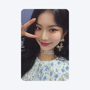 STAYC (스테이씨) - [WE NEED LOVE] : OFFICIAL PHOTOCARD (APPLE MUSIC POB)