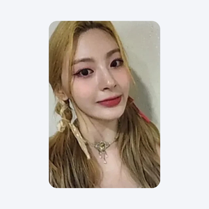 STAYC (스테이씨) - [WE NEED LOVE] : OFFICIAL PHOTOCARD (APPLE MUSIC POB)