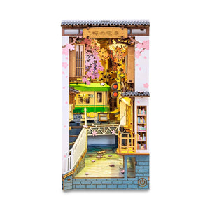 Rolife DIY Book Nook Kit - [Sakura Densya TGB01]