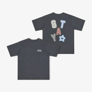 [PRE-ORDER] STRAY KIDS 6th Fanmeeting - [STAY in Our Little House MD] (T-SHIRT) - EVE PINK K-POP