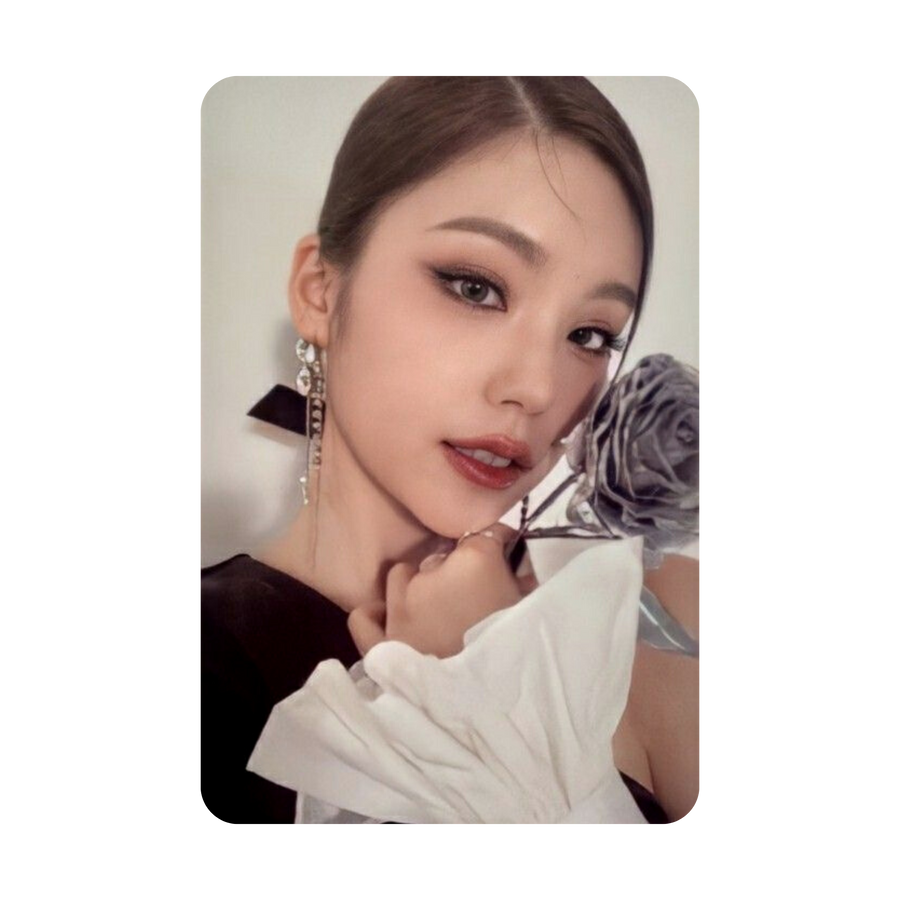 ITZY (있지) ALBUM - [CHECKMATE] (STANDARD EDITION : OPENED ALBUM) (C PHOTOCARD VER)