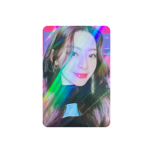 STAYC (스테이씨) - [YOUNG-LUV.COM] : (OFFICIAL HOLOGRAM PHOTOCARD)