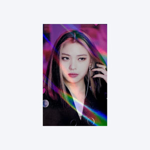 ITZY (있지) - [GUESS WHO] : (OFFICIAL HOLOGRAM PHOTOCARD)
