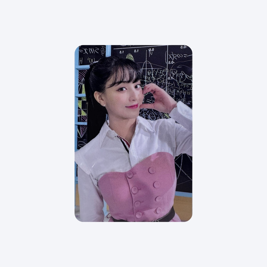 TWICE (트와이스) - [Formula of Love: O+T=<3] : (OFFICIAL LUCKY DRAW PHOTOCARD / B VER)